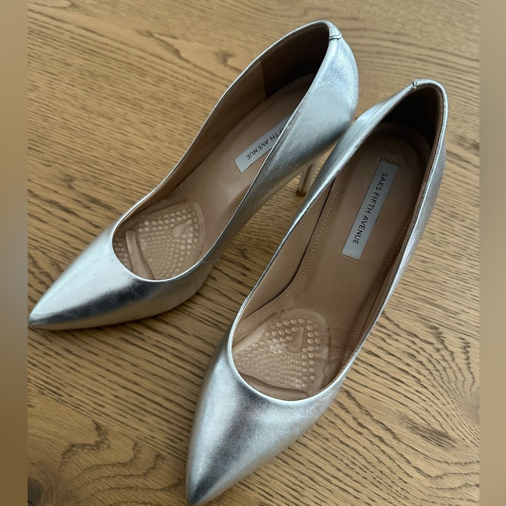 Saks Fifth Ave silver pointed toe pumps size 8